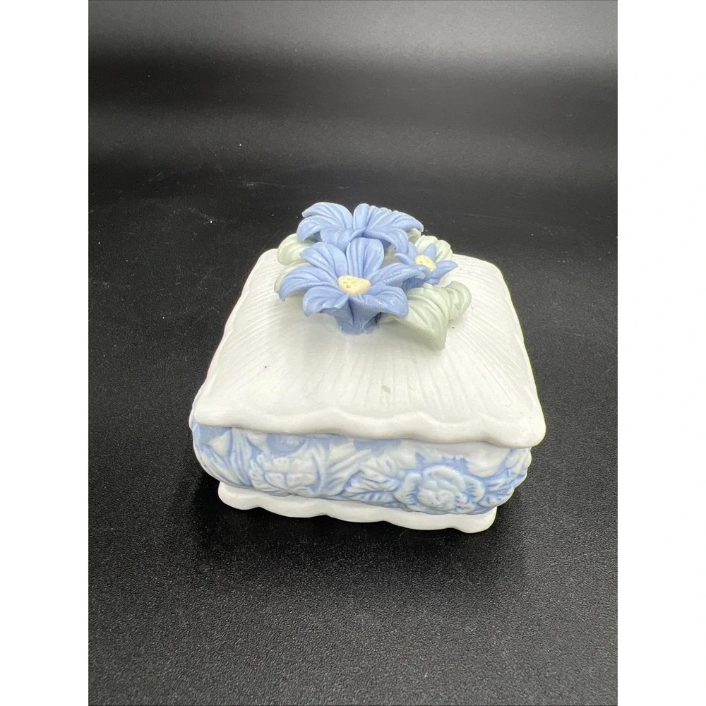 Hermitage Pottery Porcelain Trinket Box Jewelry Holder Vanity Box Daisy